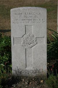 St. Sever Cemetery Rouen - Flowers, Charles