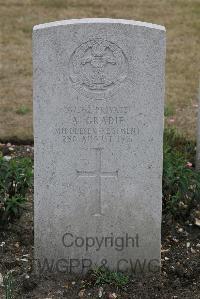 St. Sever Cemetery Rouen - Gradie, A