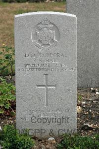 St. Sever Cemetery Rouen - Hall, Ernest Richard