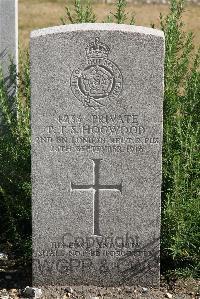 St. Sever Cemetery Rouen - Hogwood, P T S