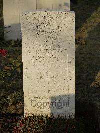 Belgrade War Cemetery - Edwards, Dennis Leonard