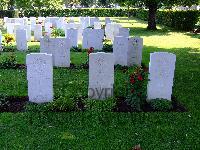 Belgrade War Cemetery - Howitz, L O