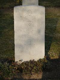 Belgrade War Cemetery - Mitchell, Peter Edmond