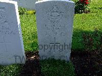 Belgrade War Cemetery - Pratt, Douglas Leslie