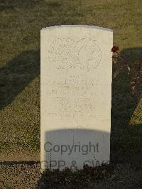 Belgrade War Cemetery - Watts, Raymond George