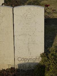 Belgrade War Cemetery - Wiggins, Kenneth Norman