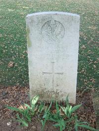 Blighty Valley Cemetery - Byrne, T P