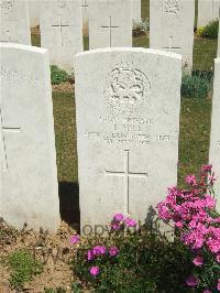 Blighty Valley Cemetery - Hill, T