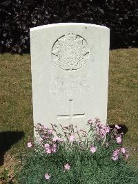 Blighty Valley Cemetery - Robley, Thomas