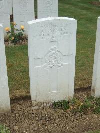 Connaught Cemetery - Capella, A