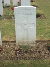 Connaught Cemetery - Field, M E