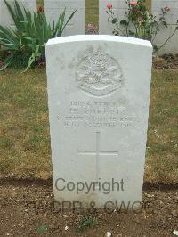 Connaught Cemetery - Roberts, H