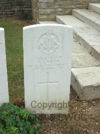 Connaught Cemetery - Rowe, W C