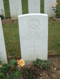 Connaught Cemetery - Shaw, T H