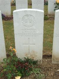 Connaught Cemetery - Wallis, L