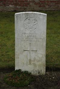 Ancre British Cemetery Beaumont-Hamel - Banks, J