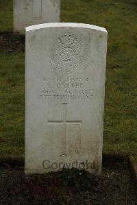 Ancre British Cemetery Beaumont-Hamel - Carter, S