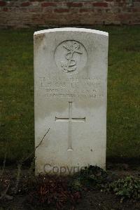 Ancre British Cemetery Beaumont-Hamel - Castle, Lewis Francis