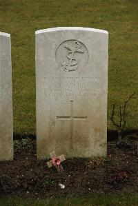 Ancre British Cemetery Beaumont-Hamel - Dixon, L