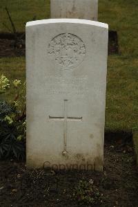 Ancre British Cemetery Beaumont-Hamel - Hearty, M