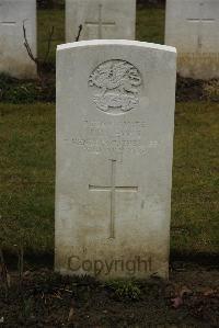 Ancre British Cemetery Beaumont-Hamel - Lewis, J R