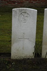 Ancre British Cemetery Beaumont-Hamel - Mills, R W