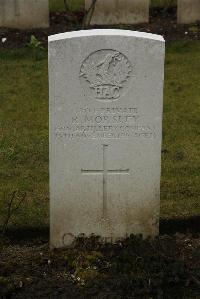 Ancre British Cemetery Beaumont-Hamel - Morsley, R