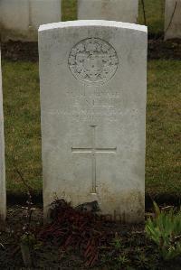 Ancre British Cemetery Beaumont-Hamel - Neill, E