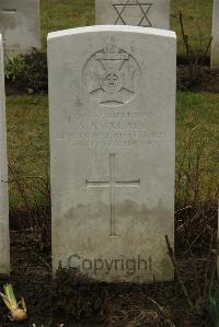 Ancre British Cemetery Beaumont-Hamel - Oxlade, A A