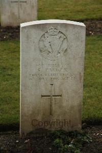 Ancre British Cemetery Beaumont-Hamel - Parker, S