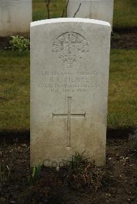 Ancre British Cemetery Beaumont-Hamel - Pierce, R C