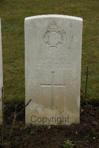 Ancre British Cemetery Beaumont-Hamel - Pullen, R