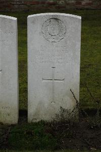 Ancre British Cemetery Beaumont-Hamel - Richards, John William