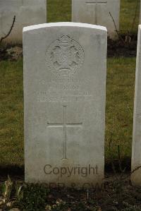 Ancre British Cemetery Beaumont-Hamel - Rose, F C