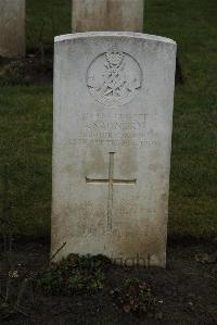 Ancre British Cemetery Beaumont-Hamel - Saundry, J