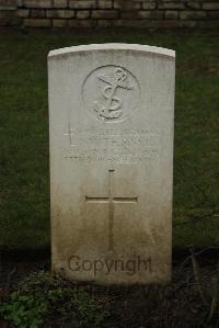 Ancre British Cemetery Beaumont-Hamel - Smith, L