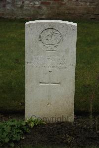 Ancre British Cemetery Beaumont-Hamel - Taylor, W J