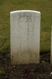 Ancre British Cemetery Beaumont-Hamel - Totton, R