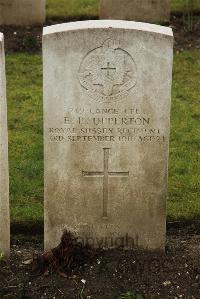 Ancre British Cemetery Beaumont-Hamel - Upperton, E P