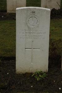 Ancre British Cemetery Beaumont-Hamel - Wainwright, F L