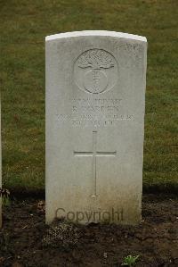 Ancre British Cemetery Beaumont-Hamel - Warden, R