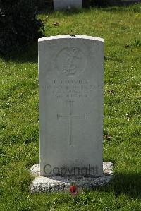 Sheerness (Isle-Of-Sheppey) Cemetery - Davies, J D