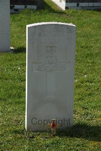 Sheerness (Isle-Of-Sheppey) Cemetery - Groves, Ernest William