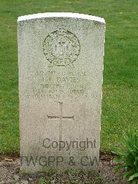 Reichswald Forest War Cemetery - Davies, George Lee