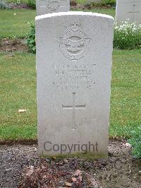 Reichswald Forest War Cemetery - Fyfield, Basil Raymond