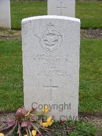 Reichswald Forest War Cemetery - Henrichsen, Paul