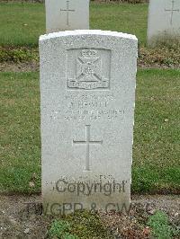 Reichswald Forest War Cemetery - Hewitt, Donald