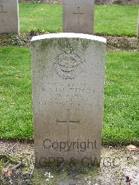 Reichswald Forest War Cemetery - Hutchinson, Robert Anthony