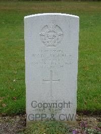 Reichswald Forest War Cemetery - Larmouth, William Oswald Derry