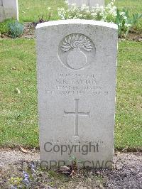 Reichswald Forest War Cemetery - Layton, Maurice Roland